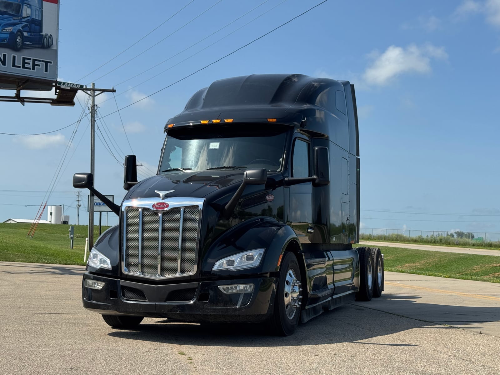 2023 PETERBILT 579