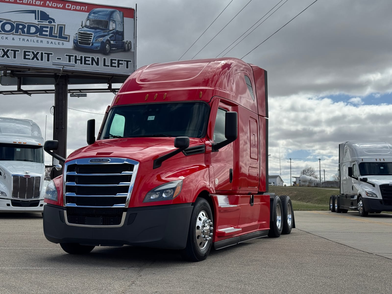 2022 FREIGHTLINER Cascadia 126