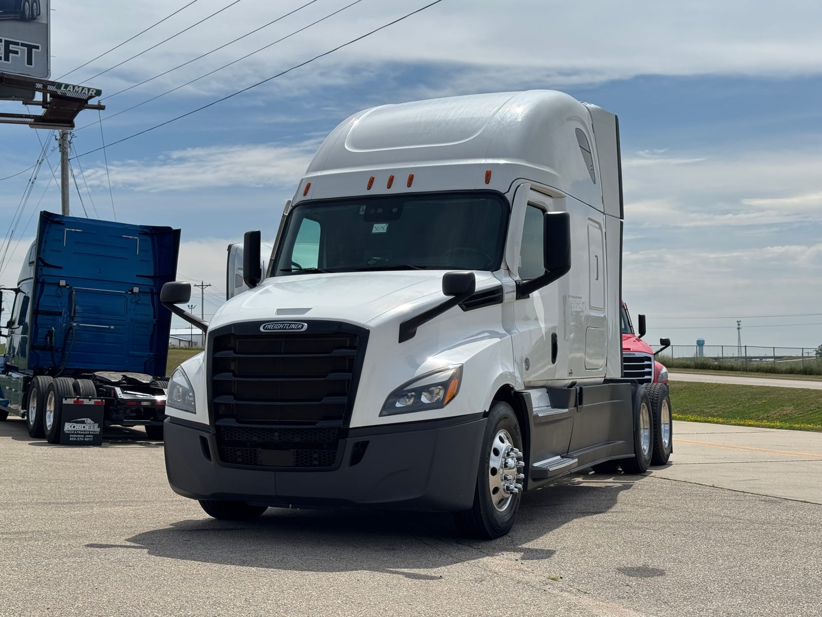 2022 FREIGHTLINER Cascadia 126
