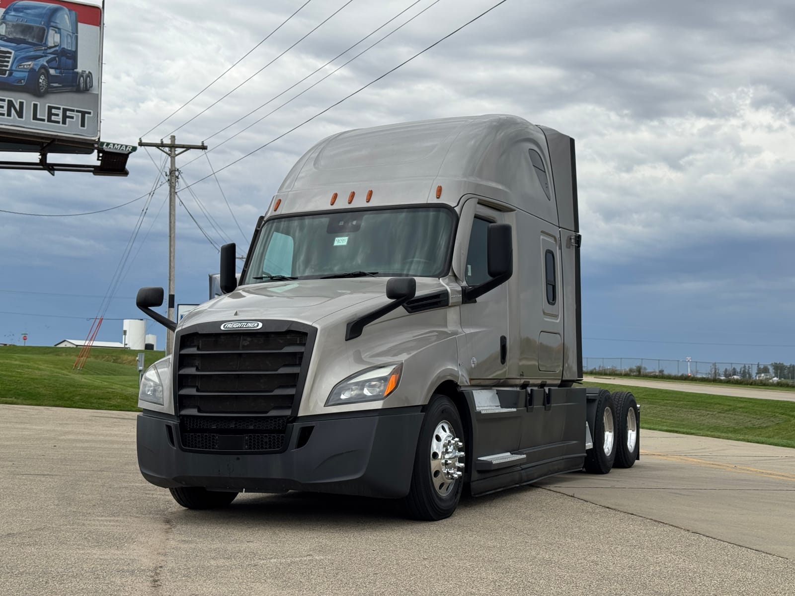 2022 FREIGHTLINER Cascadia 126