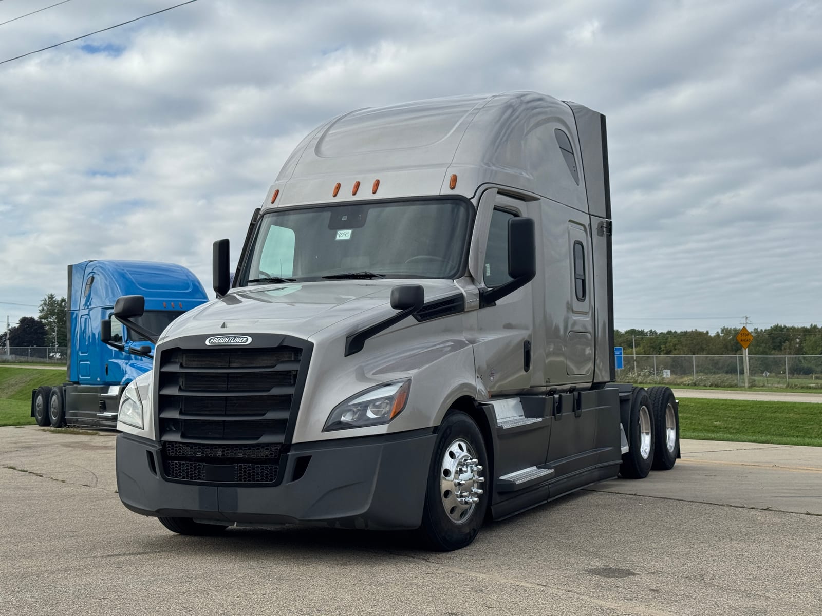 2023 FREIGHTLINER Cascadia 126
